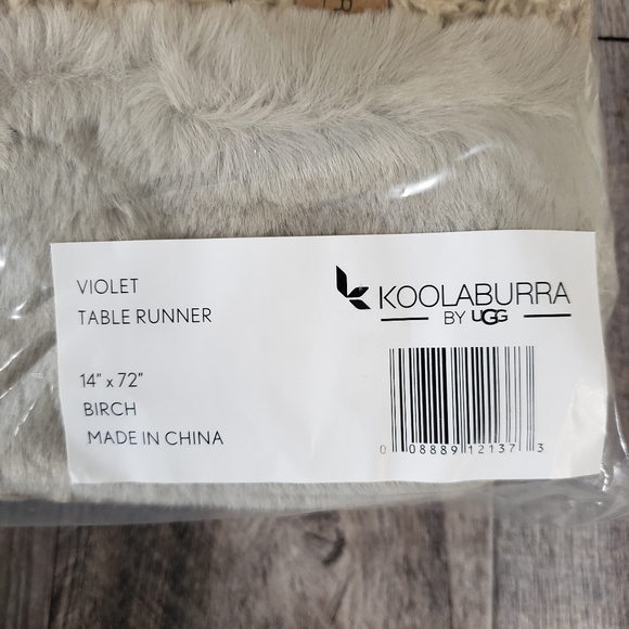 NWT UGG Table Runner (Koolaburra, Cable Knit and Faux Fir Trim) - Picture 5 of 8